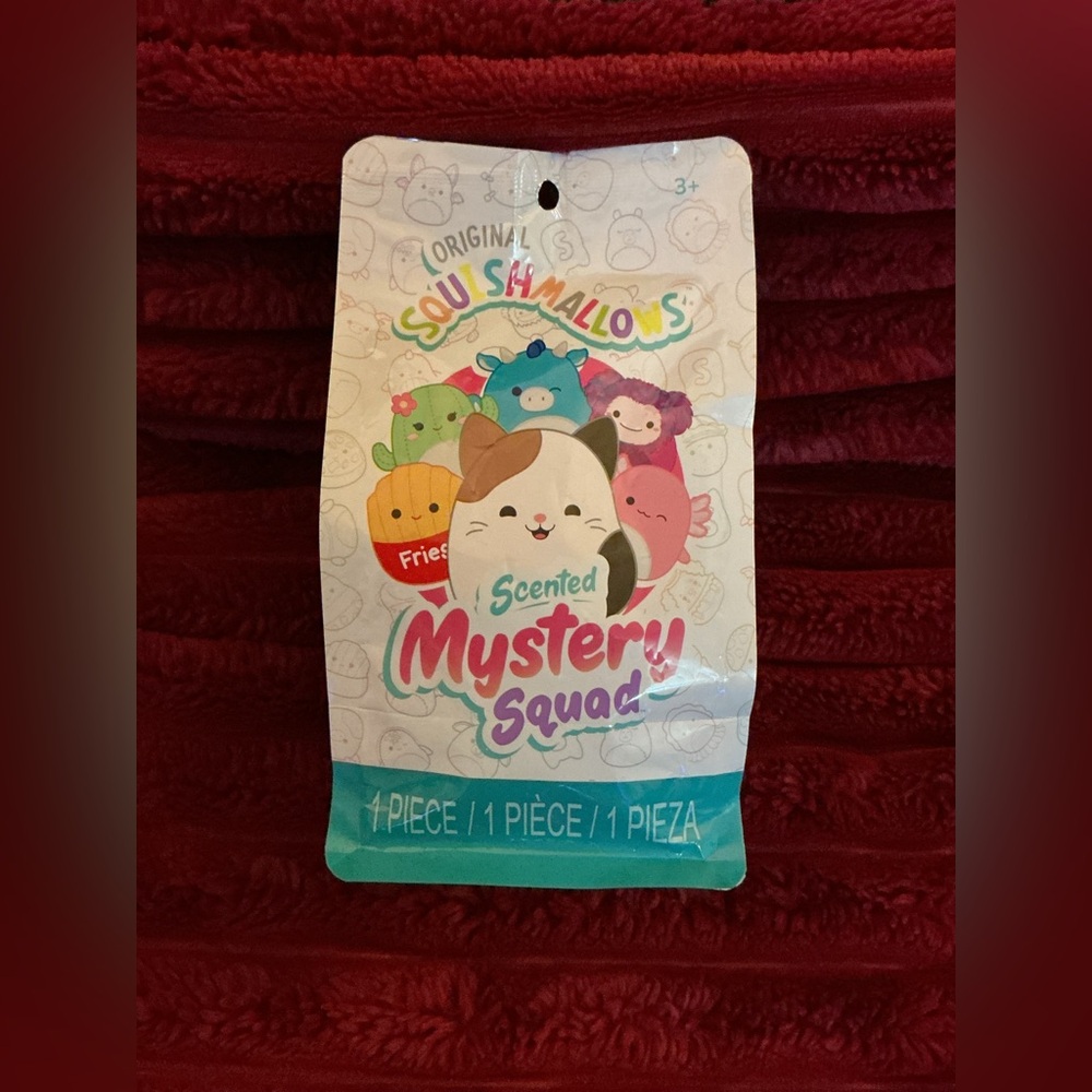 One Squishmallow Scented Mystery Squad Blind Bag - White